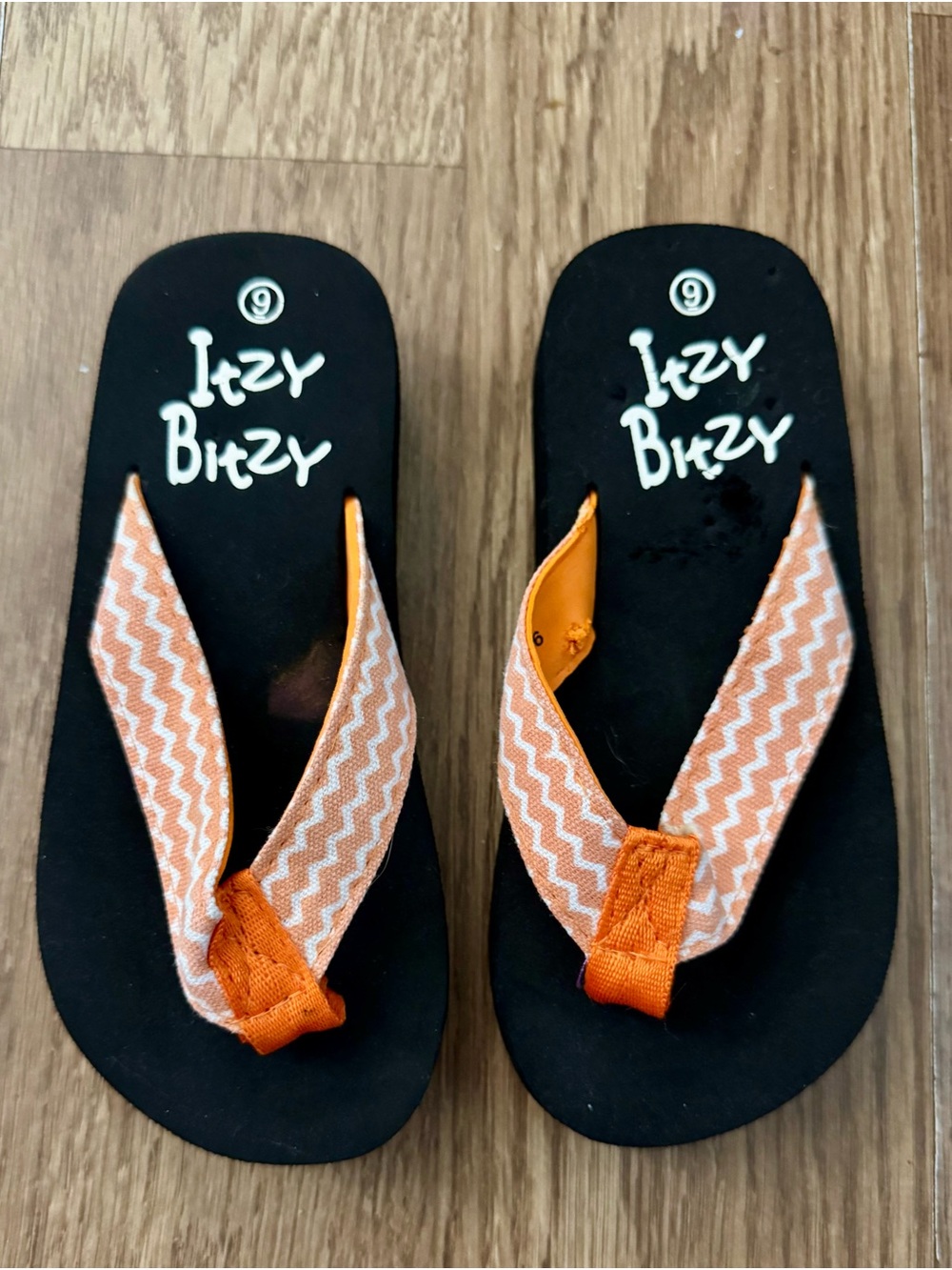 Toddlers Itzy Bitzy flip flops size 9